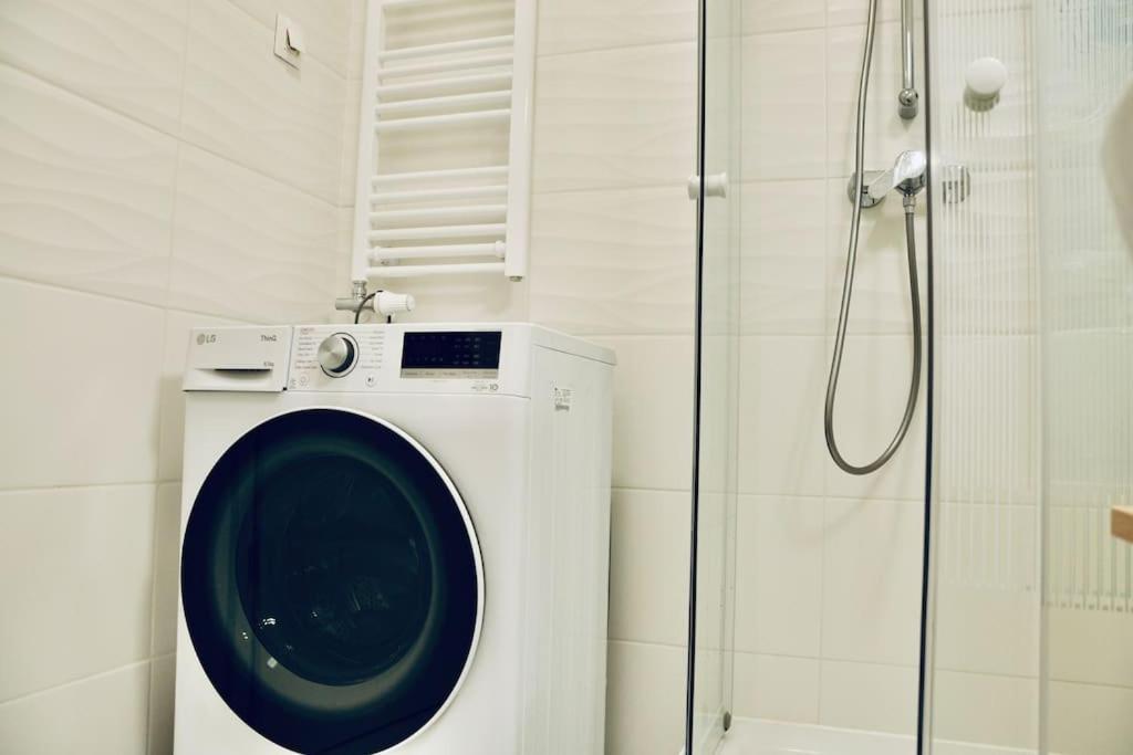 New Studio Apartment In Central Budapest - Free Parking ภายนอก รูปภาพ